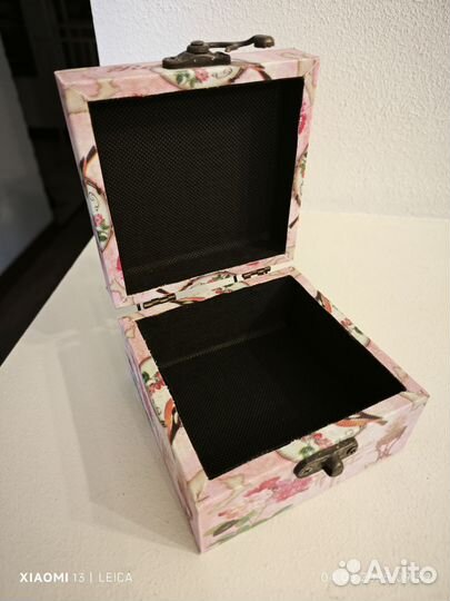 Деревянная шкатулка