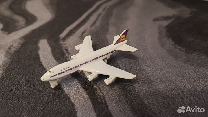 Модели самолётов и вертолета