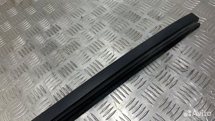 Молдинг лобового стекла левый Renault Clio BR