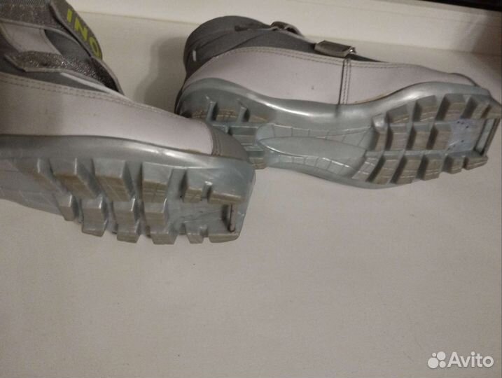 Лыжные ботинки