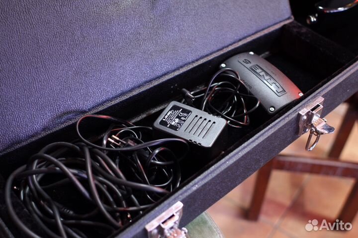 Электроакустическая гитара Line 6 Variax 300