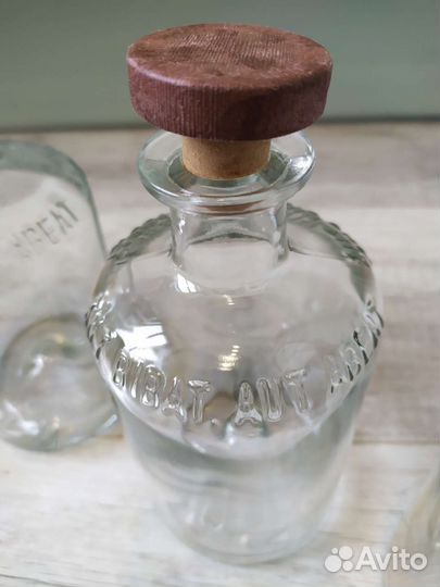 Бутылка стеклянная с пробкой