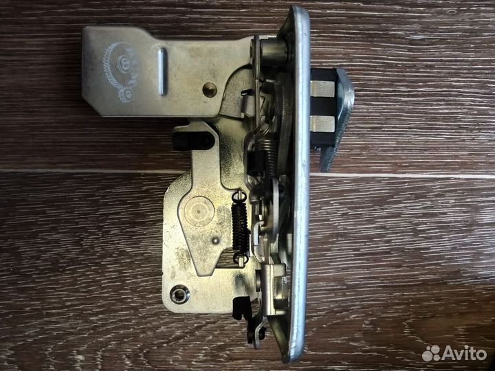 Замок двери маз 4370 левый 64221-6105012