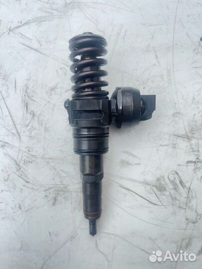 Форсунка топливная Volkswagen Caddy BST 2007