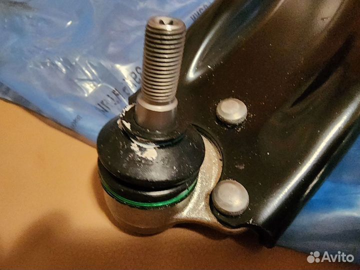 Рычаг передний правый нижний в сборе Веста оригина