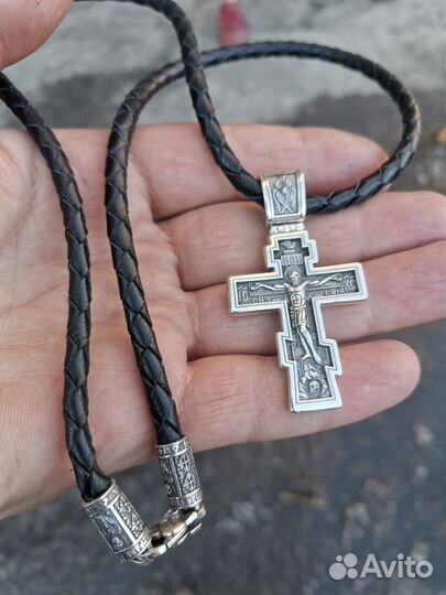 Кожаный гайтан, карабин, крест 23 гр,серебро 925