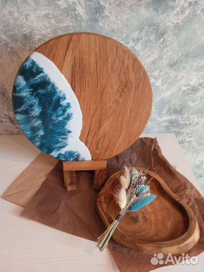 Доска из дуба на подставке