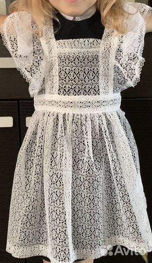 Белый школьный фартук