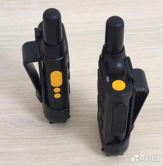 Рация-радиостанция в комплекте с наушниками