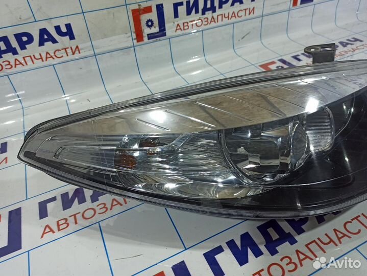 Фара правая Renault Fluence 260101331R
