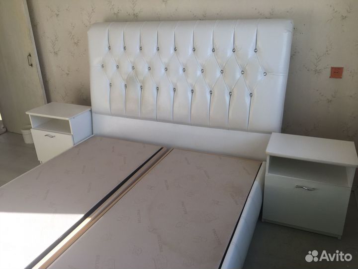 Кровать двуспальная бу с 2- тумбачками