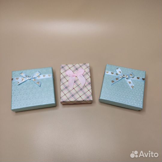 Подарочная коробка средняя для украшений