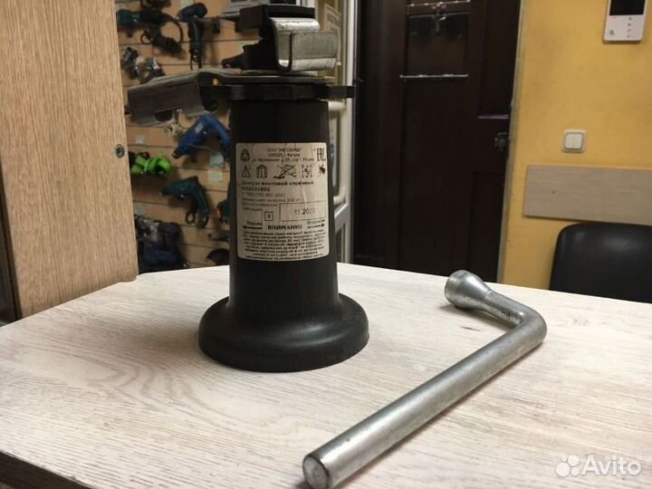 Домкрат винтовой