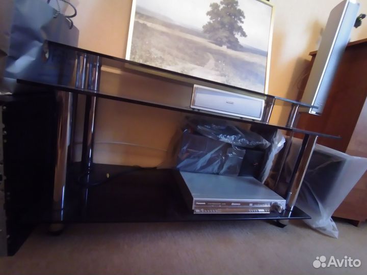 Столик для телевизора, аппаратуры