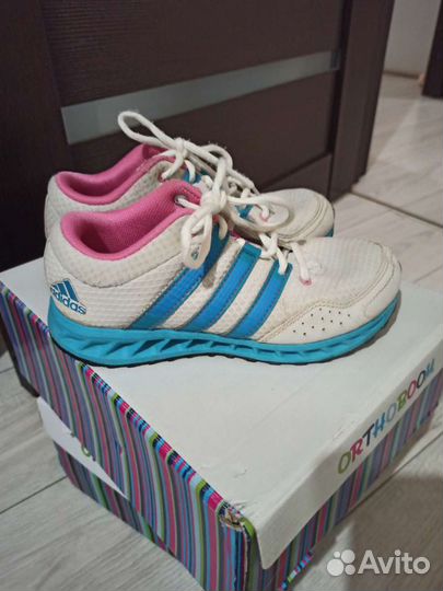 Кроссовки детские для лдевочки adidas 32