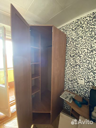 Шкаф угловой