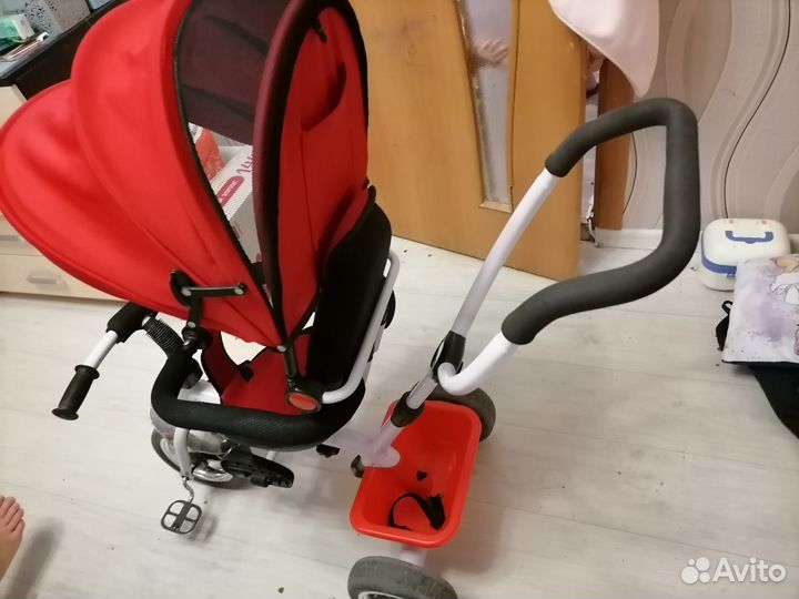 Детский велосипед с ручкой