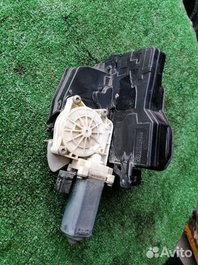 Замок двери задний правый Bmw 7 E65/E66