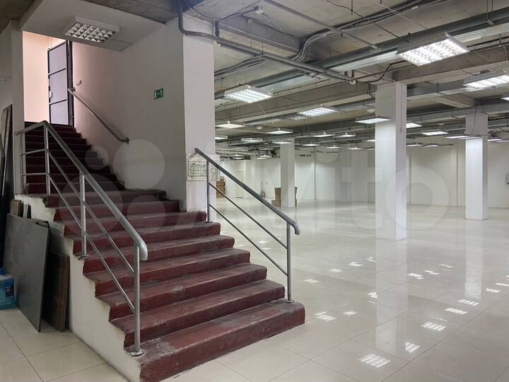 Продам торгово-офисную площадь, 685 м²