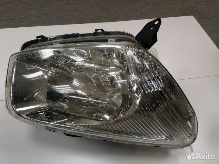 Фара передняя правая Toyota Rav 4