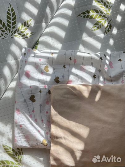 Детская кроватка с маятником