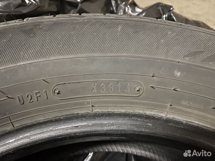 Dunlop DSV-01 215/60 R16