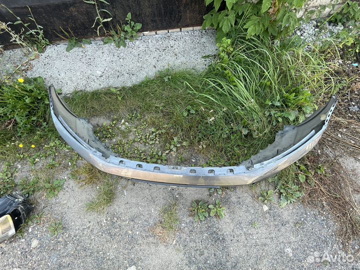 Передний бампер Wolkswagen jetta оригинал