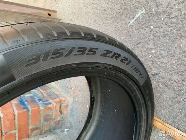 Pirelli P Zero PZ4 315/35 R21 111Y