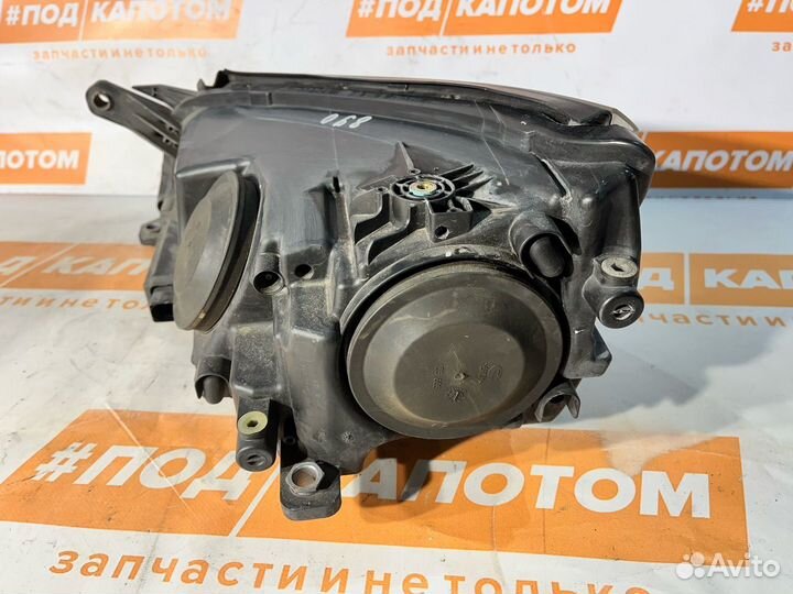 Фара ксенон прав. Volkswagen Tiguan 2009