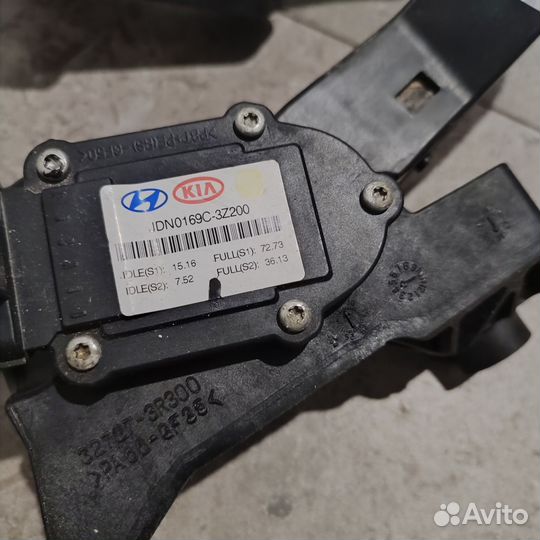 Педаль газа Hyundai i40 хром)