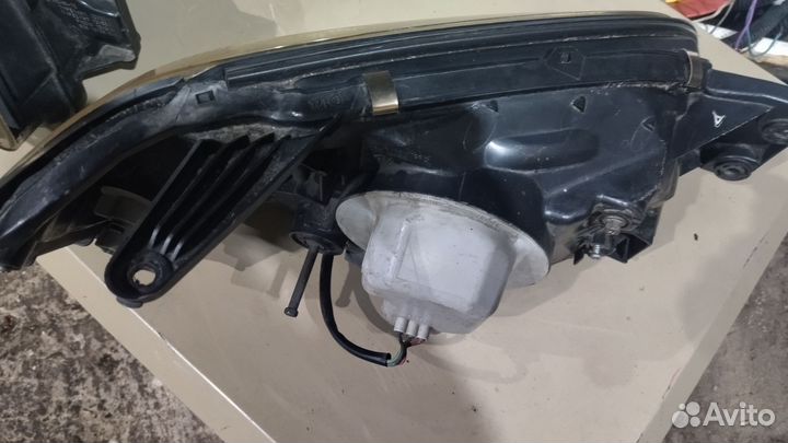 Фары на subaru legacy 1999-2003г.в