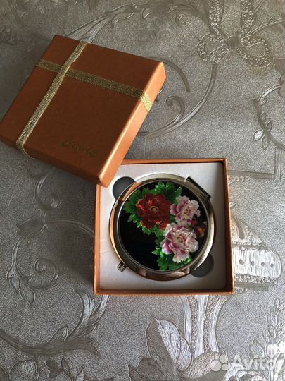 Зеркало карманное