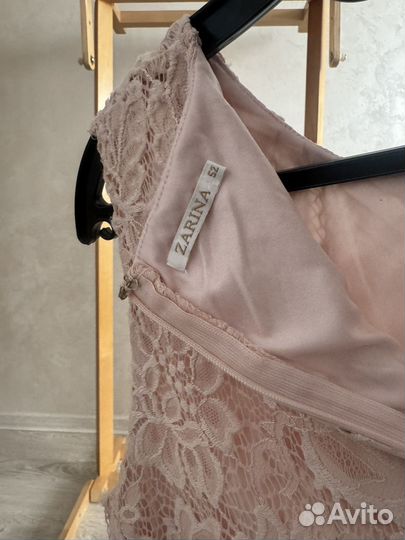 Платье с гипюром