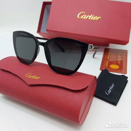 Солнцезащитные очки женские брендовые