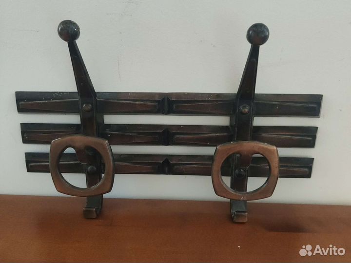 Вешалка настенная металлическая