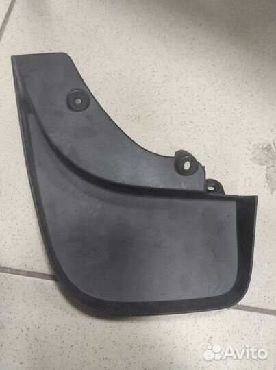 Брызговик задний правый renault sandero (2014)