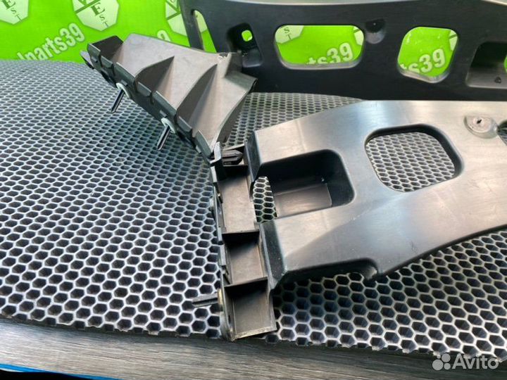 Кронштейн бампера задний Citroen C4 Picasso UD 5FV