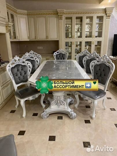 Стол со стульями