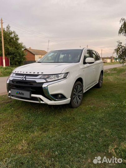 Mitsubishi Outlander 2.0 CVT, 2022, 25 км
