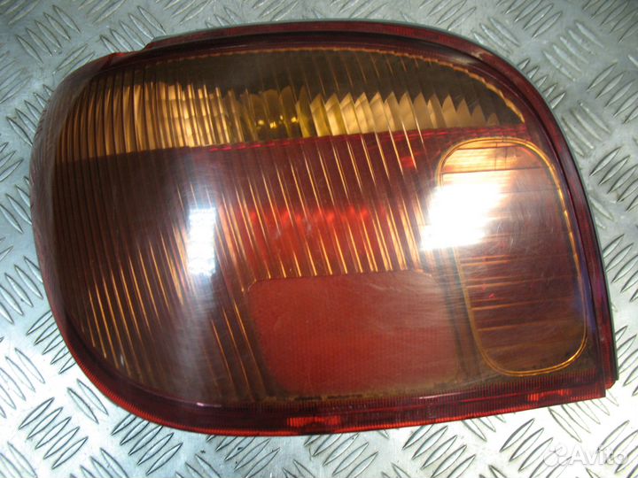 Фонарь задний Toyota Yaris 2004г рест