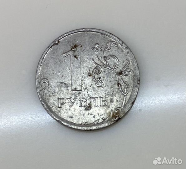Монета 1 рубль брак