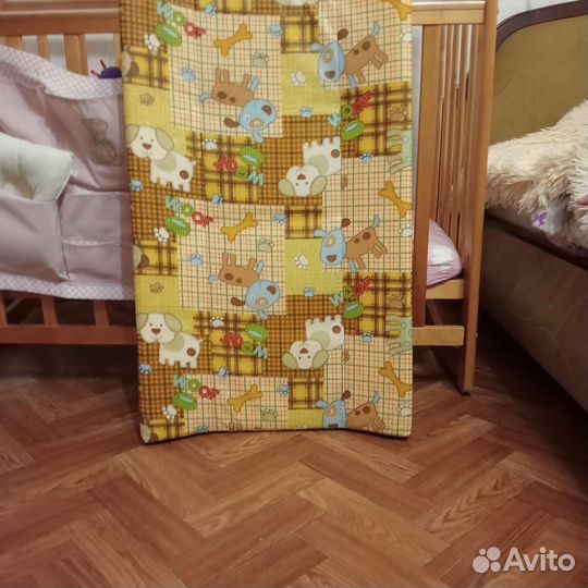 Пеленальная доска на кроватку