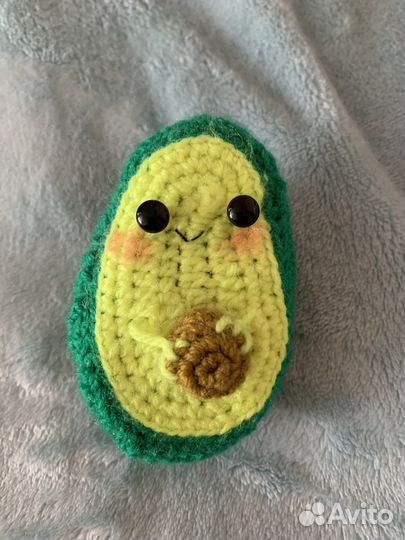 Авокадо вязаная игрушка