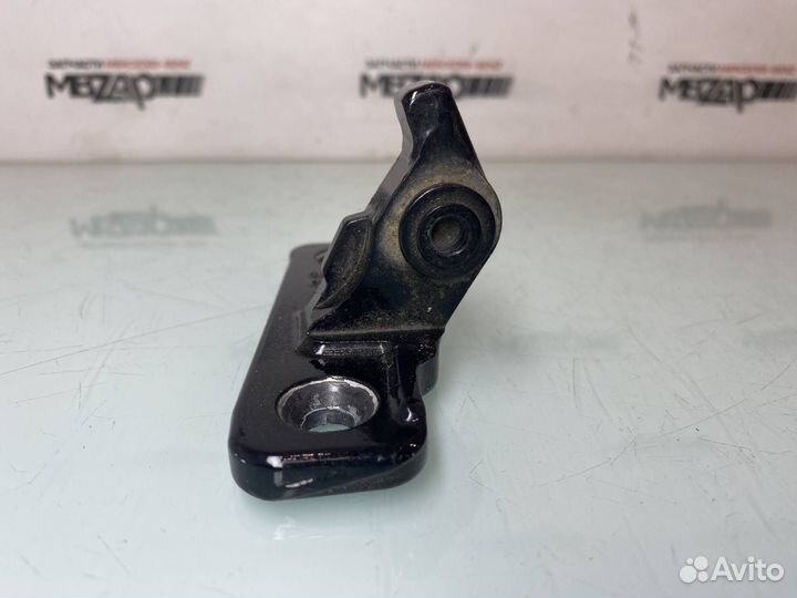 Петля задней правой двери Mercedes W213 E 213