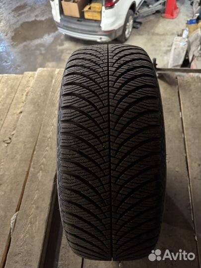 Goodyear Vector 4Seasons 225/45 R18 95V