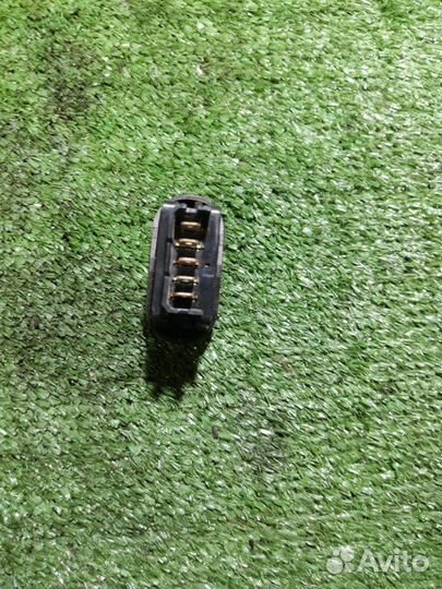 Кнопка стеклоподъемника Renault Logan