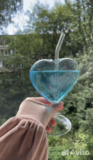 Бокал с трубочкой кружка стакан стекло