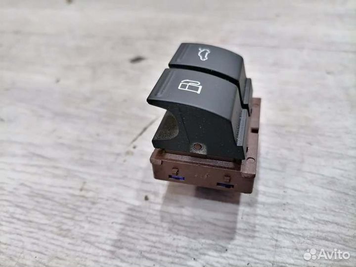 Кнопка открывания лючка бензобака Vw Passat B6 CAW