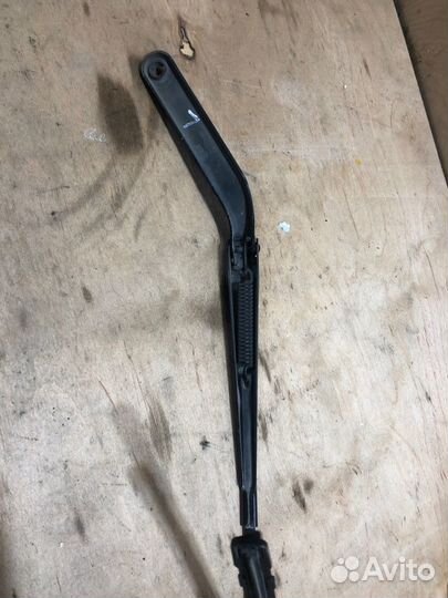 Поводок стеклоочистителя левый Bmw X5 E70 N62N