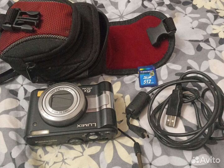 Компактный фотоаппарат